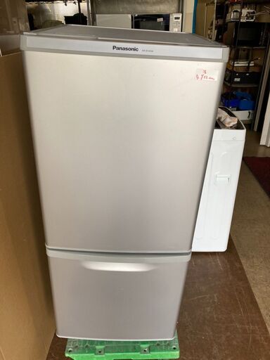 ☆中古￥14.400！Panasonic　パナソニック　138㍑2ドア冷蔵庫　家電　2017年製　NR-B149W-S型　幅48cmｘ奥行59cmｘ高さ112cm　【BF219】