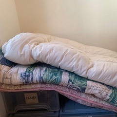 布団、毛布、枕