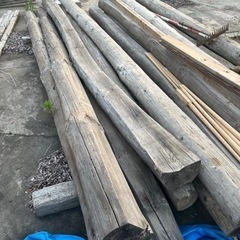 丸太などの材木 DIY 小屋 柱