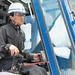 社員寮あり◎上京したいを応援💪重機で地面に杭を打つ基礎工事…