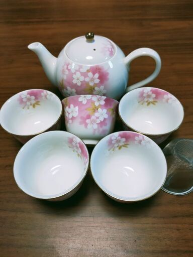 【千川駅改札または出口引渡し】宇野千代 上品な桜柄 茶器セット (急須1  湯呑み茶碗5客)