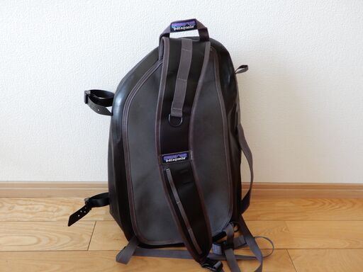 patagonia防水ショルダーバッグ20L黒。『TIZIP』仕様。未使用品。