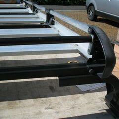 今取引中です　今現在3人のキャンセル待ちがいますのですみませんが取引は出来ません　　バン　ハイエース　　アルミ　キャリア　長尺用　10足　レインガード