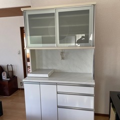 キッチンボード サイズは幅117cm×奥行55cm×高さ206cm