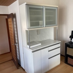 キッチンボード サイズは幅117cm×奥行55cm×高さ206cm