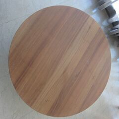 木目がきれいな丸テーブル　【J540629-27】