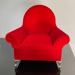 赤い椅子のジュエリーケース