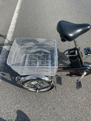 中古電動アシスト自転車 パナソニックの3輪自転車 ビビライフ目立つ傷もなくきれいな自転車ですアシスト、シフトは問題ありませんでした。