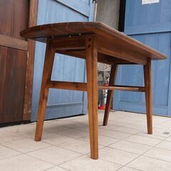 unico(ウニコ)のSWELLA(スウェラ) カフェテーブルです！アカシア材を