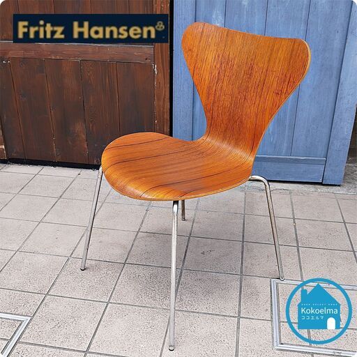 Fritz Hansen(フリッツハンセン)社のアルネ・ヤコブセン デザイン セブンチェアです！機能性に優れるスタッキングチェア。木目を生かしたナチュラルな質感がインテリアのアクセントに！CF328