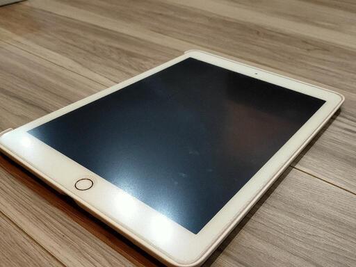 iPad Pro 12.9インチ ゴールド 128GB Wi-Fi Smart Keyboard付属