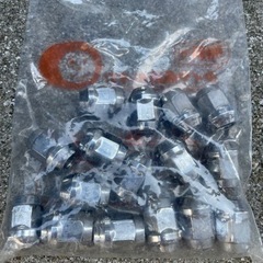 スタッドレスタイヤ（175/65R15 84Q）