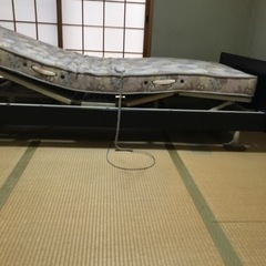 電動リクライニング式介護ベッド