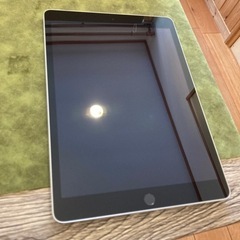 無印iPad第9世代、10.2インチWi-Fiモデル64GBシル...