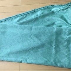緑色のカーテン(おおよそ縦180cm×幅220cm,1枚)