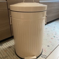 ニトリ　可愛い白いゴミ箱　3L
