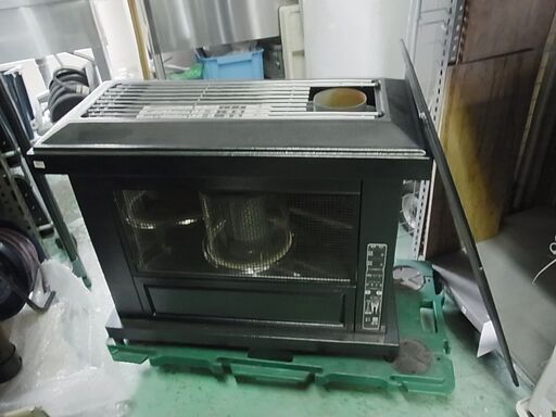 TOYOTOMI トヨトミ　煙突式石油ストーブ　半密閉式　HR-K65B　2014年製　暖房機器　ポット式・強制通気形