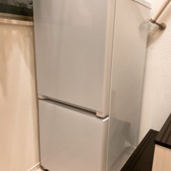 冷蔵庫、洗濯機、T-falの画像