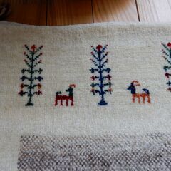 最終値下げ！これ以上値引き出来ません。ペルシャ絨毯ギャッベ カシュクリ　203×150cm リビング用 羊毛100％ 色オフホワイト  、滑り止めマットもおまけします。