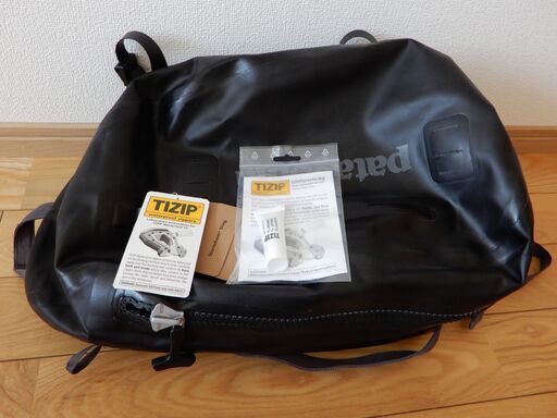 patagonia防水ショルダーバッグ20L黒。『TIZIP』仕様。未使用品。