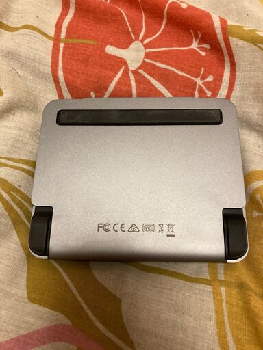 SatechiアルミニウムハブとUSB-C折りたたみ式タブレットスタンド