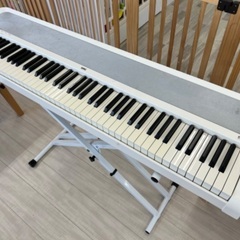 電子ピアノホワイト（足つき・椅子なし）