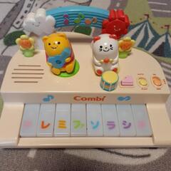 【コンビ】ベビーおもちゃ電子ピアノリズムオルガン