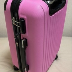 キャリーケース　Sサイズ　TSAロックあり　ピンク色
