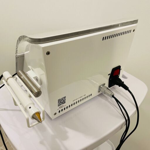 (4ヶ月のみ使用の美品) 定価1,650,000円 シミケアマシン 業務用 美容 エステサロン開業に 備品つき 保証あり2年6ヶ月 エステ 副業  高利益 備品付き