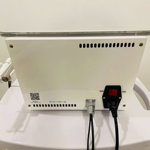 (4ヶ月のみ使用の美品) 定価1,650,000円 シミケアマシン 業務用 美容 エステサロン開業に 備品つき 保証あり2年6ヶ月 エステ 副業  高利益 備品付き