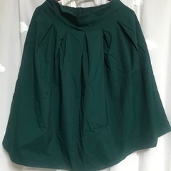 ユニクロ　グリーンのスカート　Mサイズ