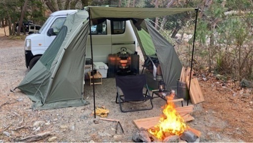 焚き火のできるカーサイドテント　キャンプ　8tail イイジャンカー