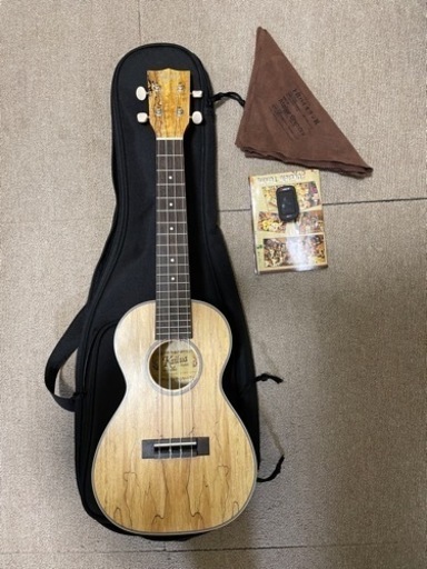 【中古】【値段交渉可】ウクレレ チューナー•ケース•クロス付き 6000円