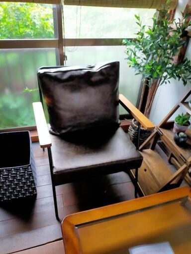 肘掛けレザー風チェア