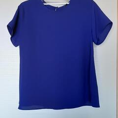 ユニクロ　女性用tシャツ　上品な紺色