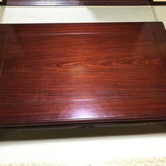 天然木ローズ単板の座卓です。美品と思います。