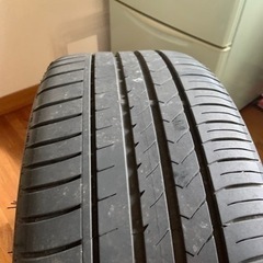 245/35R20