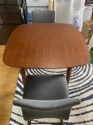 ニトリ　食卓テーブル＆椅子二脚