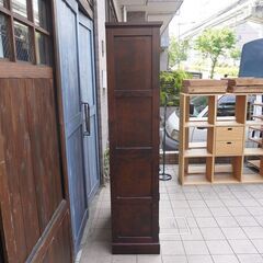 北海道民芸家具(HOKUMIN)のカバ無垢材を使用した、食器棚です。アンティーク調のクラシックなダイニングボードは和・洋問わず活躍します♪本棚などにも！飛騨産業(キツツキマーク)CF404