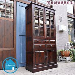 北海道民芸家具(HOKUMIN)のカバ無垢材を使用した、食器棚です。アンティーク調のクラシックなダイニングボードは和・洋問わず活躍します♪本棚などにも！飛騨産業(キツツキマーク)CF404