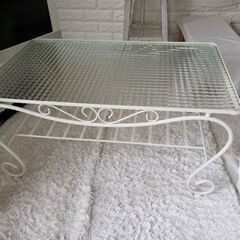 チェッカーガラスのローテーブル
