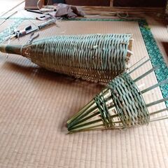 竹細工でわなを作って川魚を捕ろう。伝統的漁法