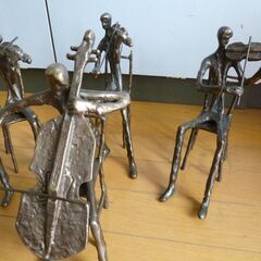 真鍮　バイオリン弾き置物4体/オブジェ・本体のみ・中古品 真鍮 バイオリン弾き置物4体/オブジェ・本体のみ・中古品