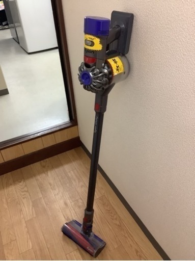 【リサイクルサービス八光　田上店】dyson V8 fluffy+ サイクロン式コードレススティッククリーナー SV10