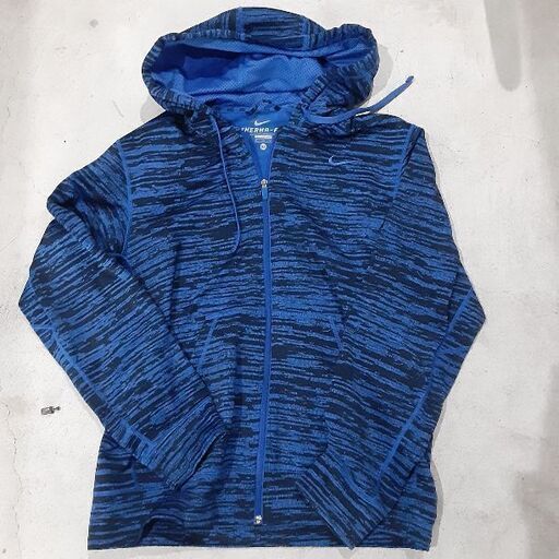 ほぼ新品‼️NIKE　パーカーXLサイズ