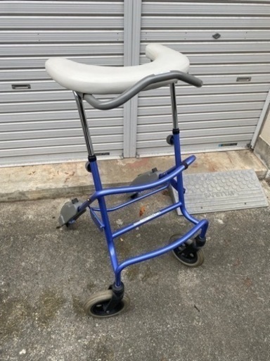 高さ調整可　パラマウントベッド　歩行器　リハビリなどに！