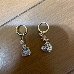 ピアス　①    ¥400