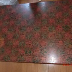 津軽塗のテーブル