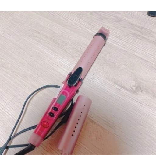 ヘアアイロン、雑貨2枚目あります。