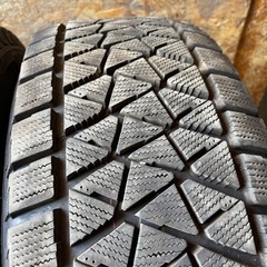 バリ山　BRIDGESTONE DM-V2 265/70R15 スタッドレス  タイヤ　2018年製